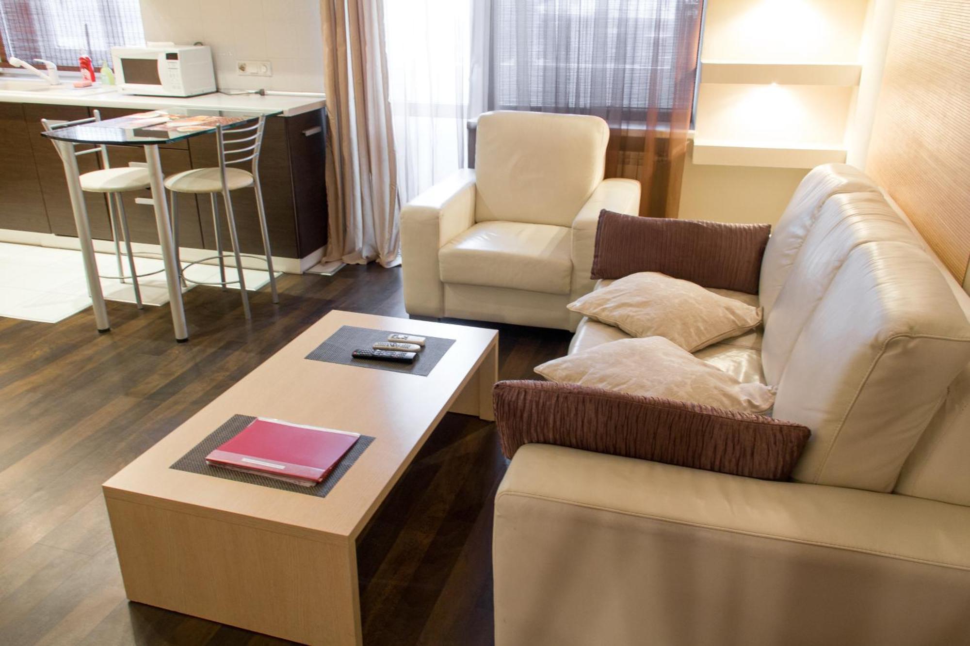 Alex Apartments Near Kreshatik St Kyiv Room photo